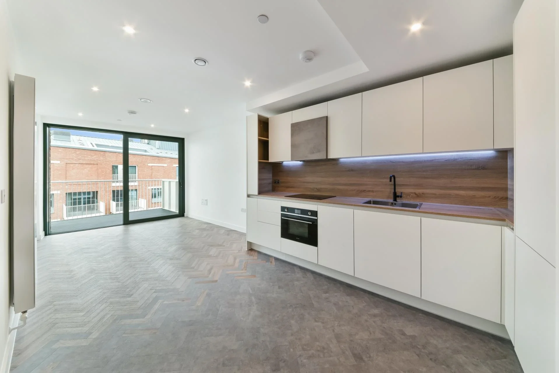 Flat Gillender Street in Greater London