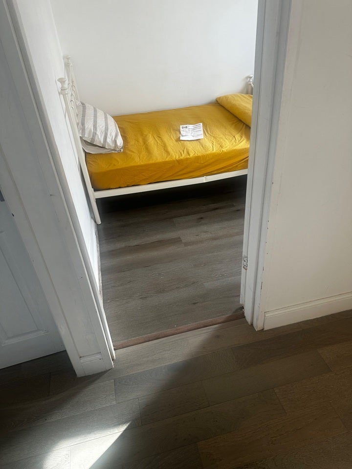 Room Prospect Vale in Greater London