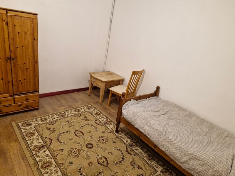 Room Portville Road in Manchester