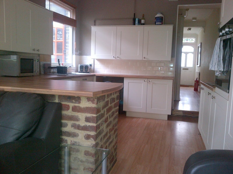 Room Hartfield Road in Greater London