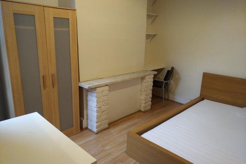 Room Hartfield Road in Greater London