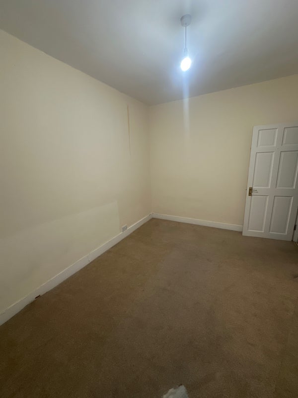 Room Robinson Road in Greater London