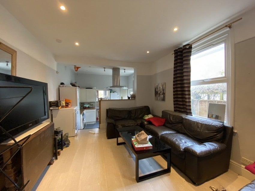 Flat Highfield Lane in Southampton
