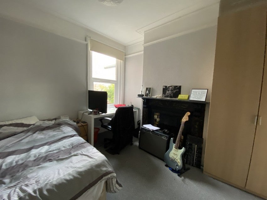 Flat Highfield Lane in Southampton
