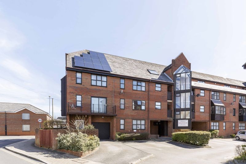 Flat Clarendon Road in Portsmouth