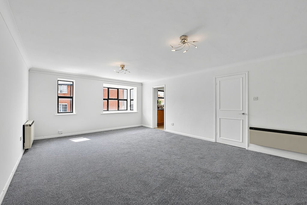 Flat Clarendon Road in Portsmouth