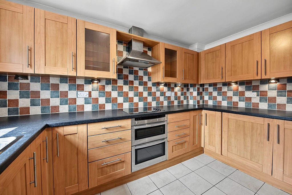Flat Clarendon Road in Portsmouth