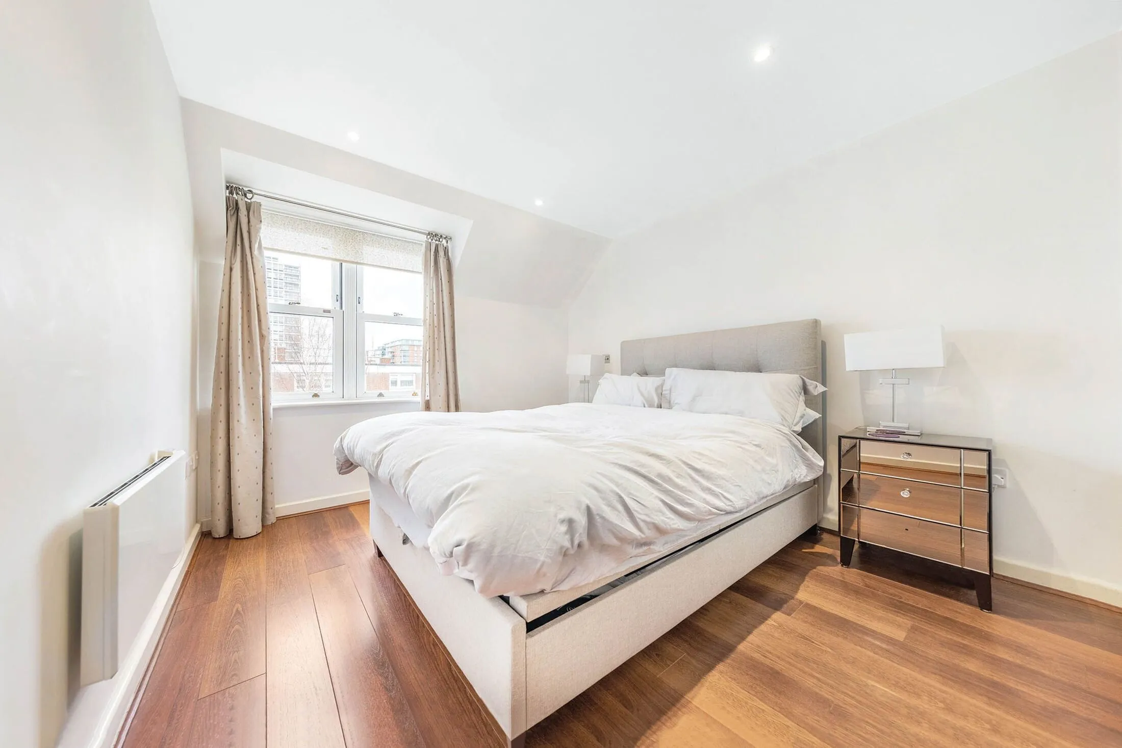 Flat Berkeley Square in London