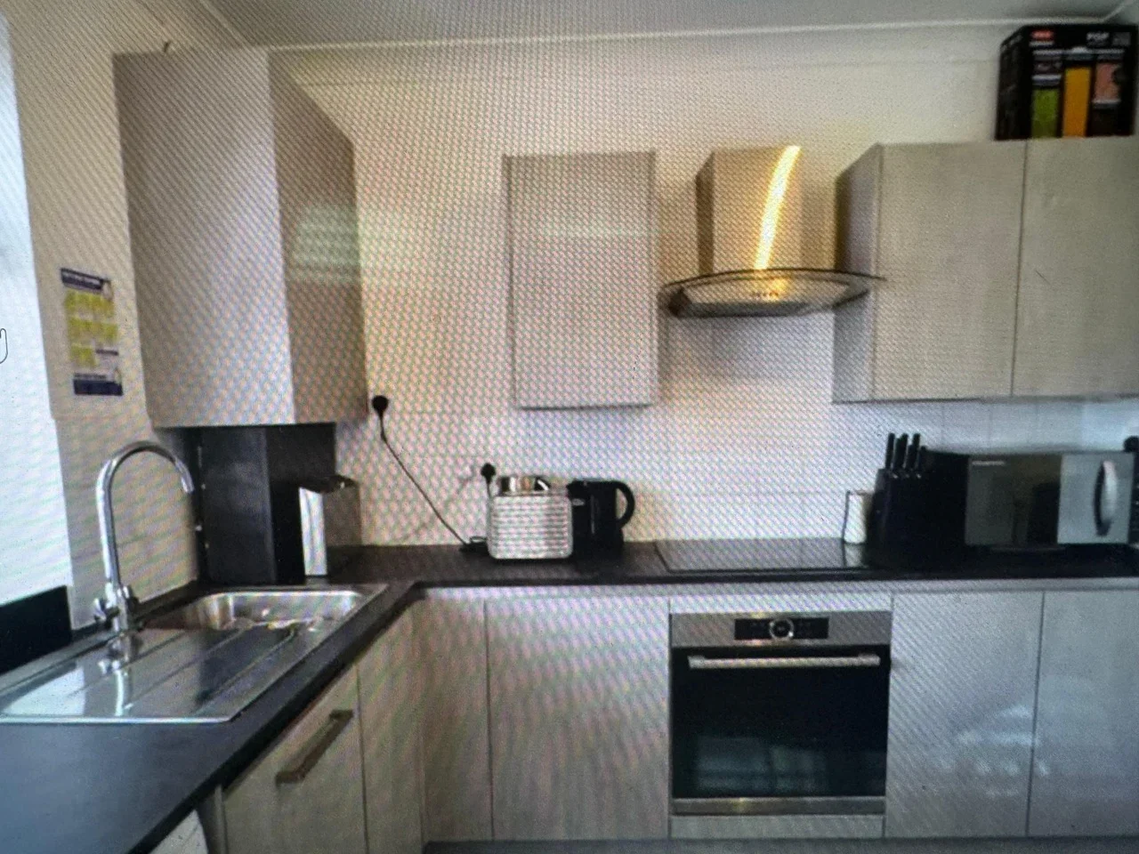 Flat Olive Road in Greater London