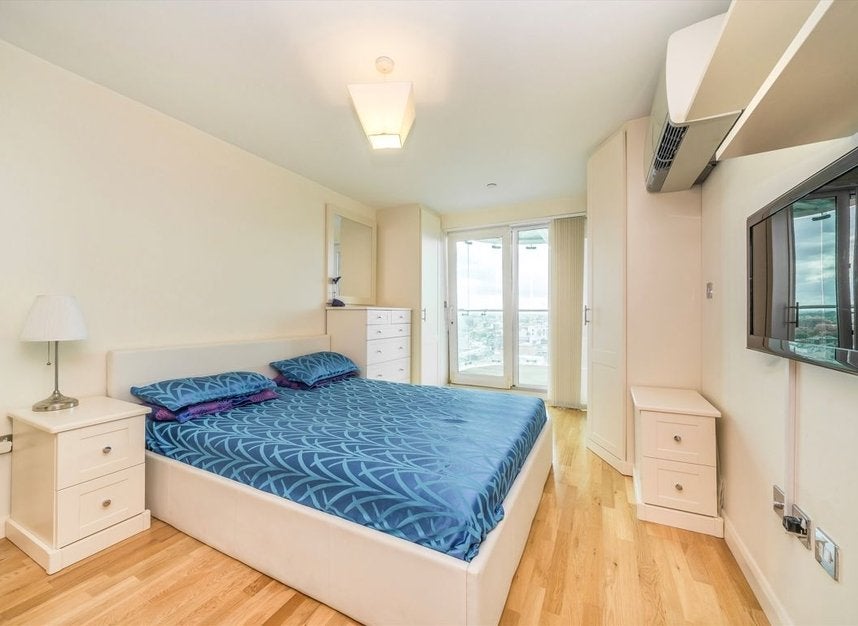Flat Uxbridge Road in Greater London