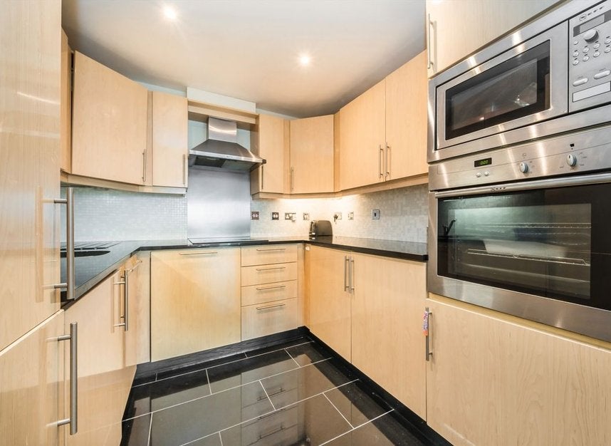 Flat Uxbridge Road in Greater London
