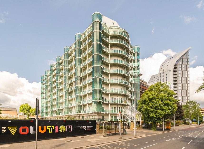 Flat Uxbridge Road in Greater London