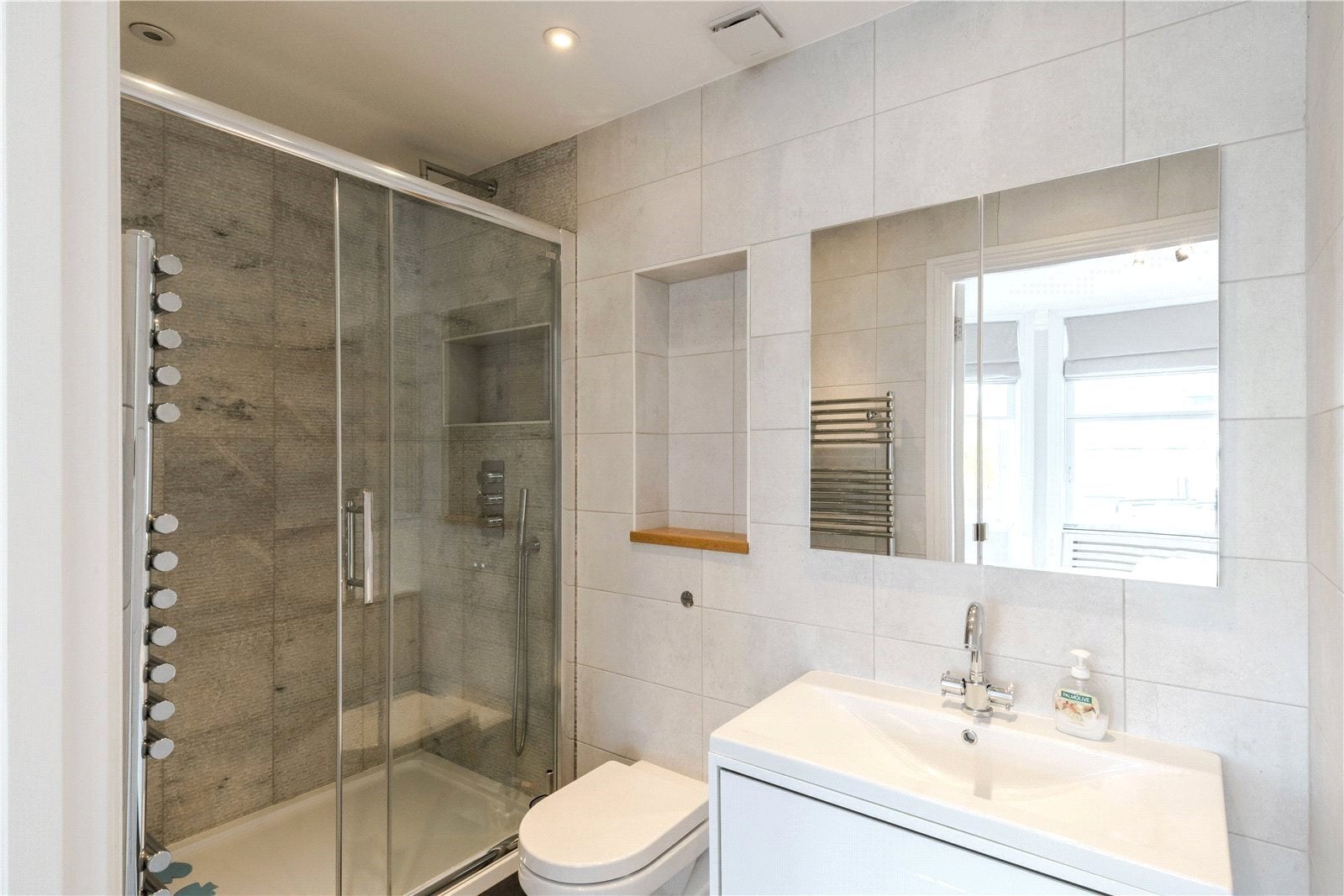 Flat Marloes Road in Greater London