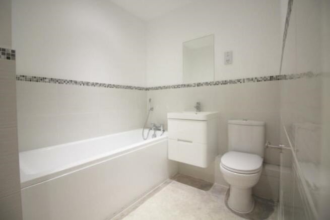 Flat Brackendale Court in Surrey Heath