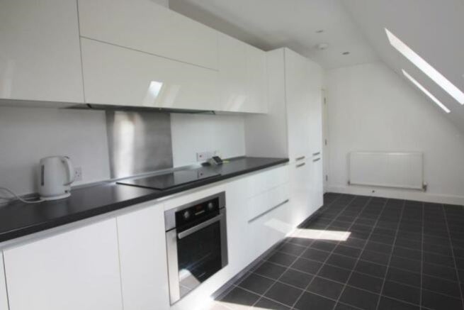 Flat Brackendale Court in Surrey Heath
