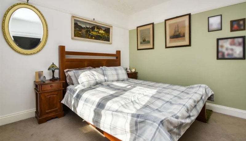 Room Sydney Road in Greater London