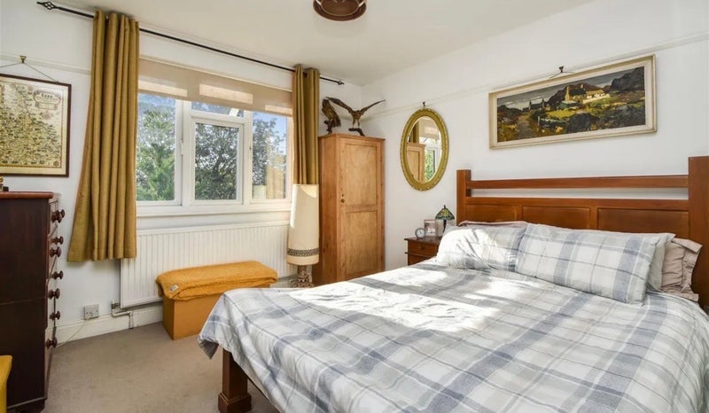 Room Sydney Road in Greater London