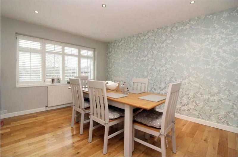Room Sydney Road in Greater London