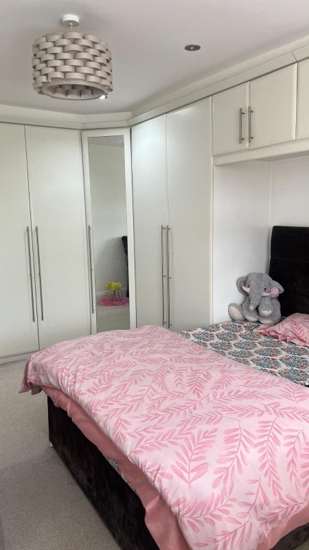 Room Rosebery Avenue in Greater London