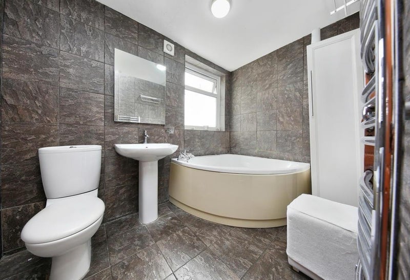 Room Rosebery Avenue in Greater London