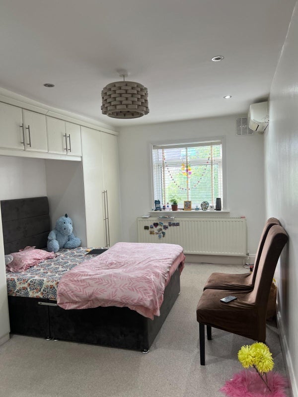 Room Rosebery Avenue in Greater London