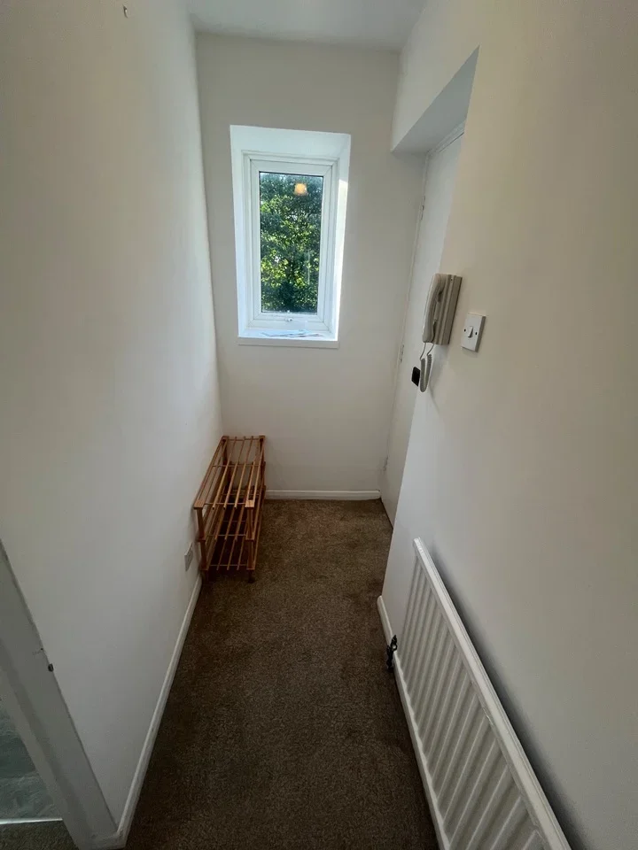 Flat Coombe Road in Greater London