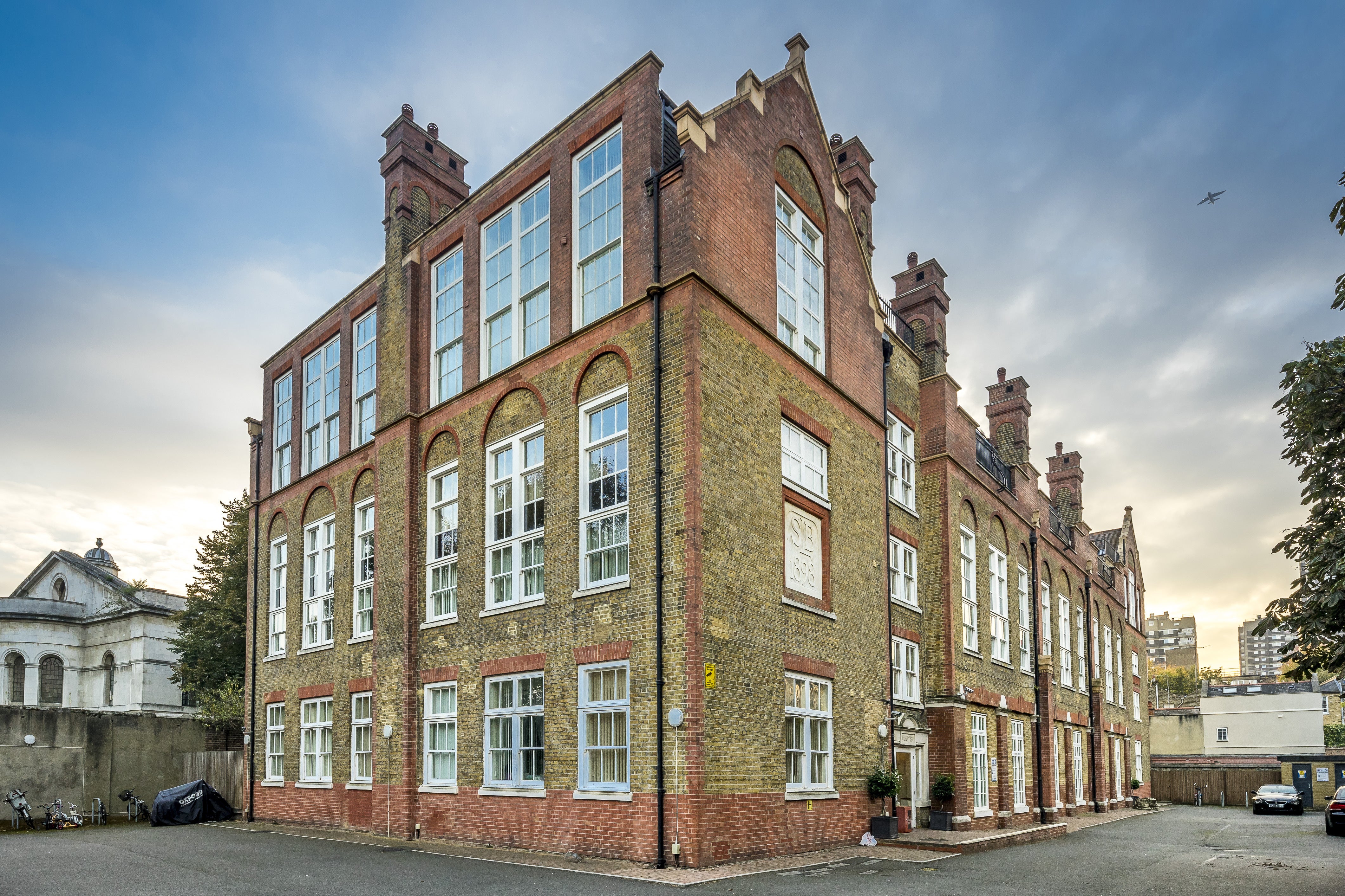 Flat School Mews in Greater London