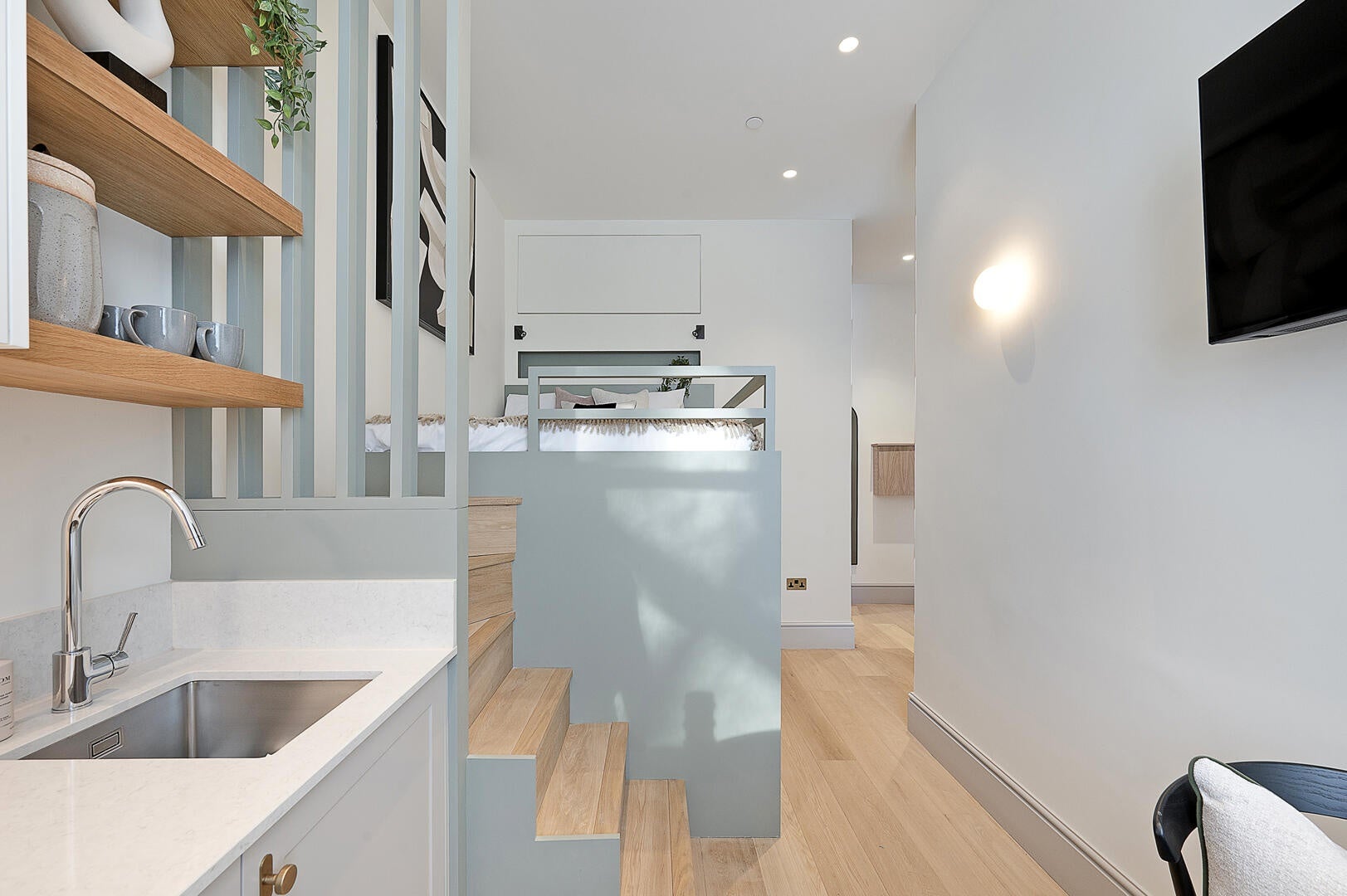 Flat Bramham Gardens in Greater London