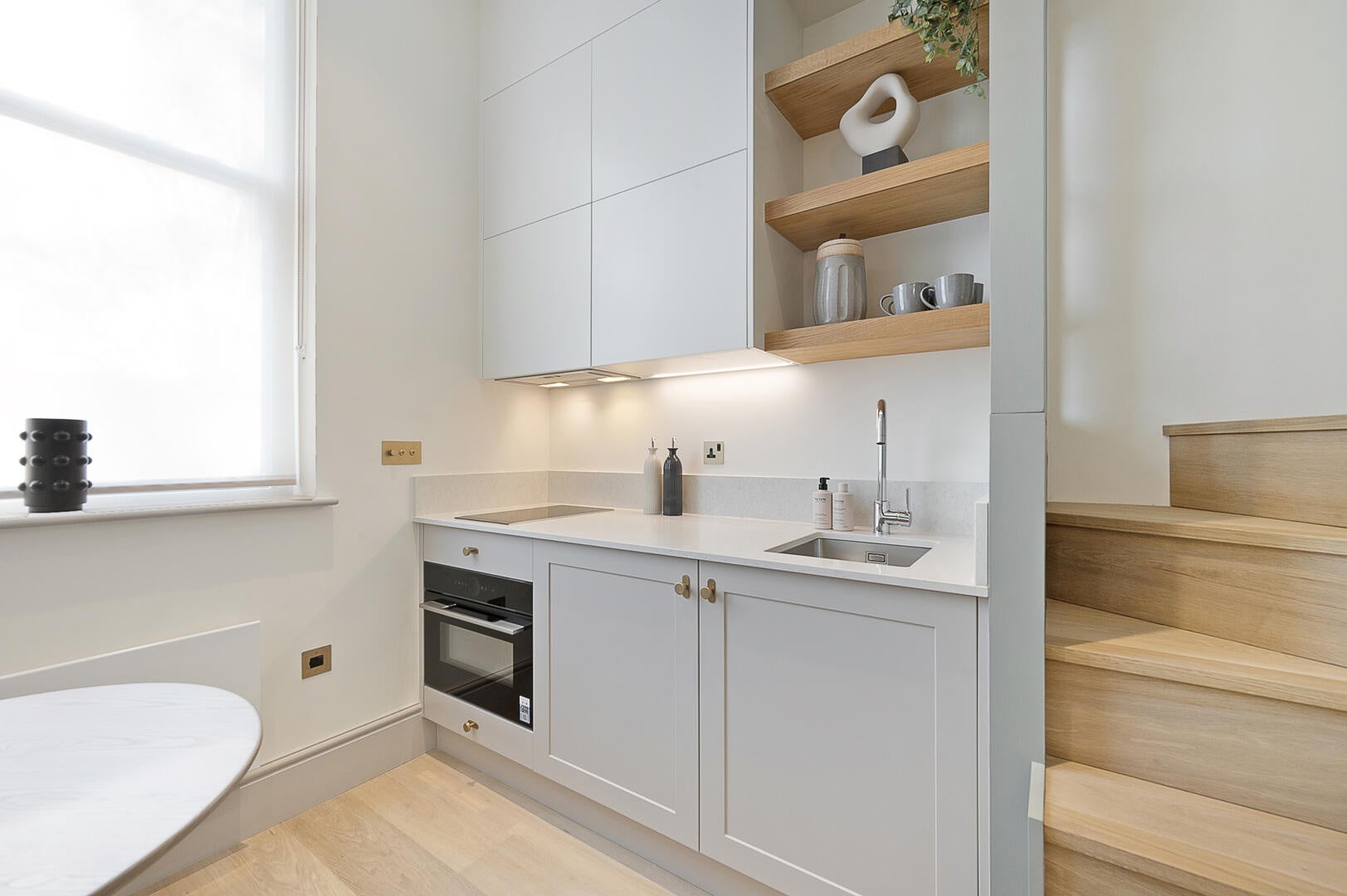 Flat Bramham Gardens in Greater London