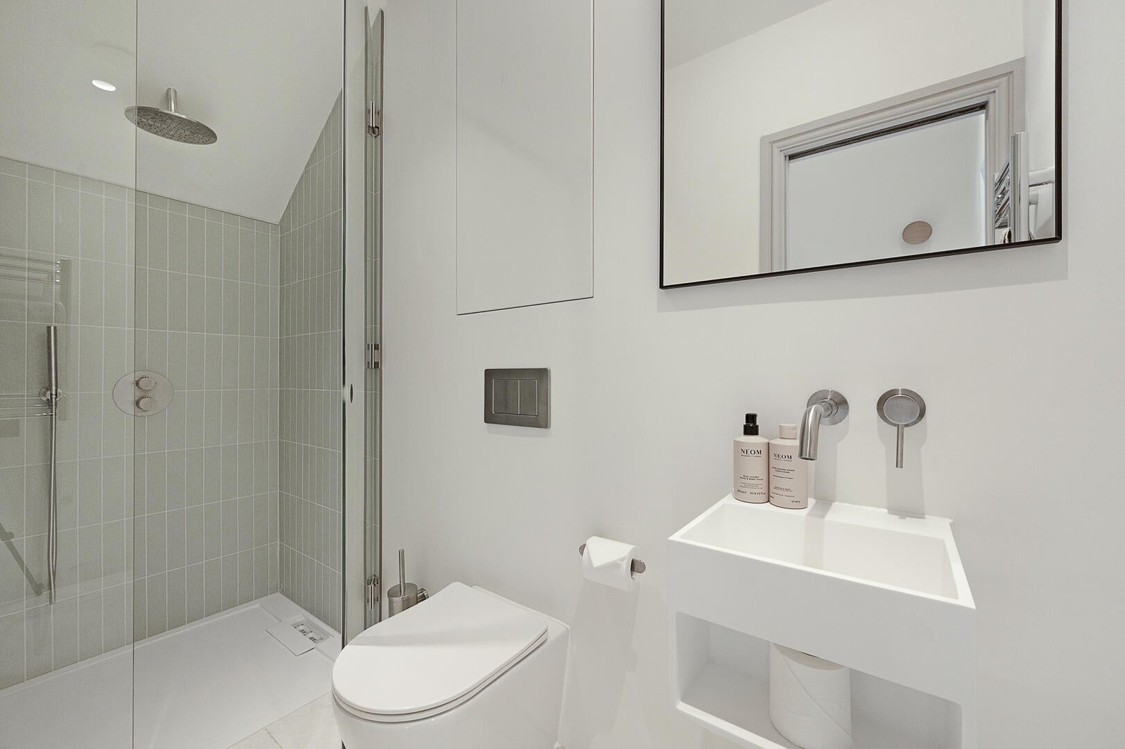 Flat Bramham Gardens in Greater London