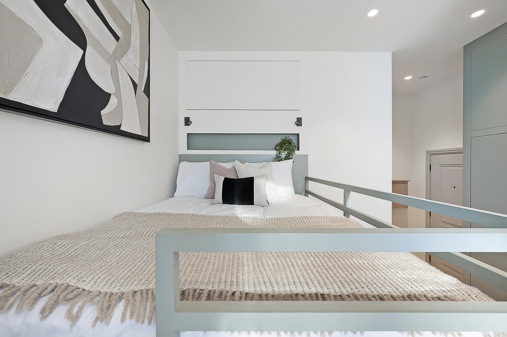 Flat Bramham Gardens in Greater London