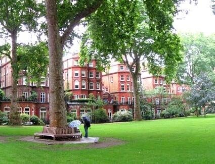 Flat Bramham Gardens in Greater London