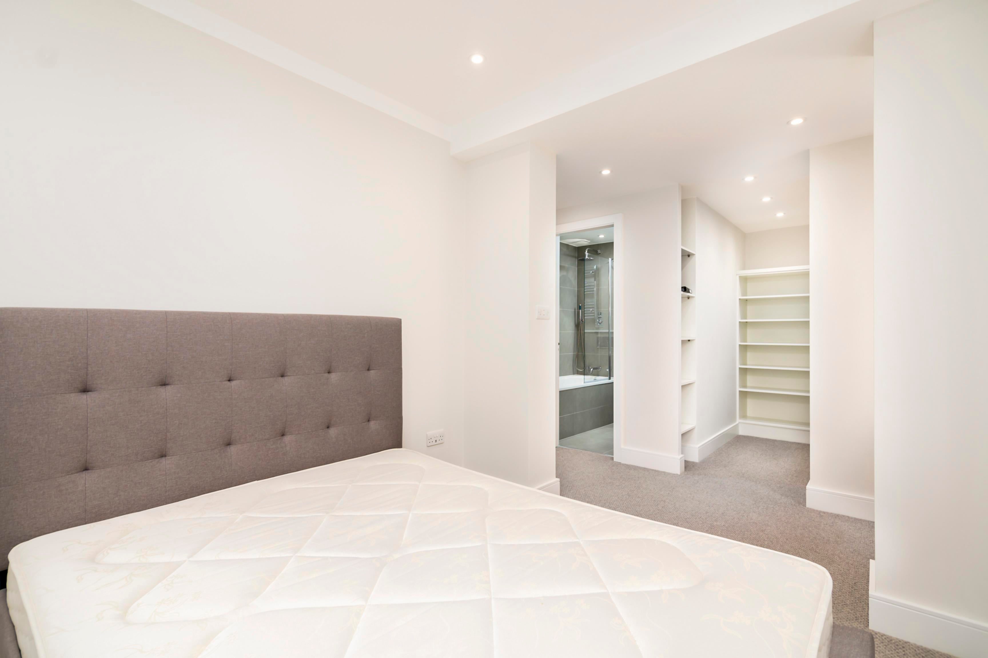 Flat Barbara Brosnan Court in City of Westminster