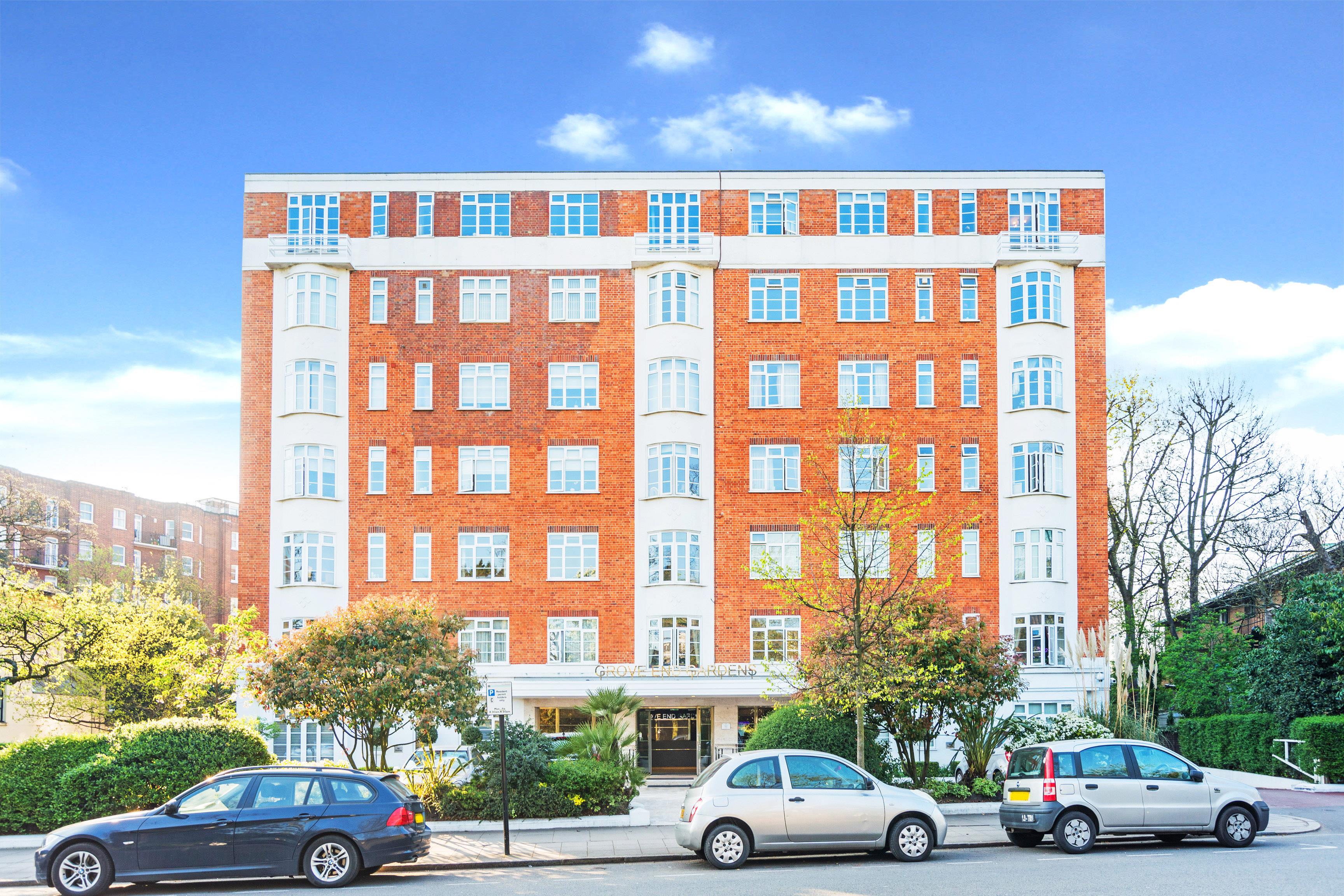 Flat Barbara Brosnan Court in City of Westminster