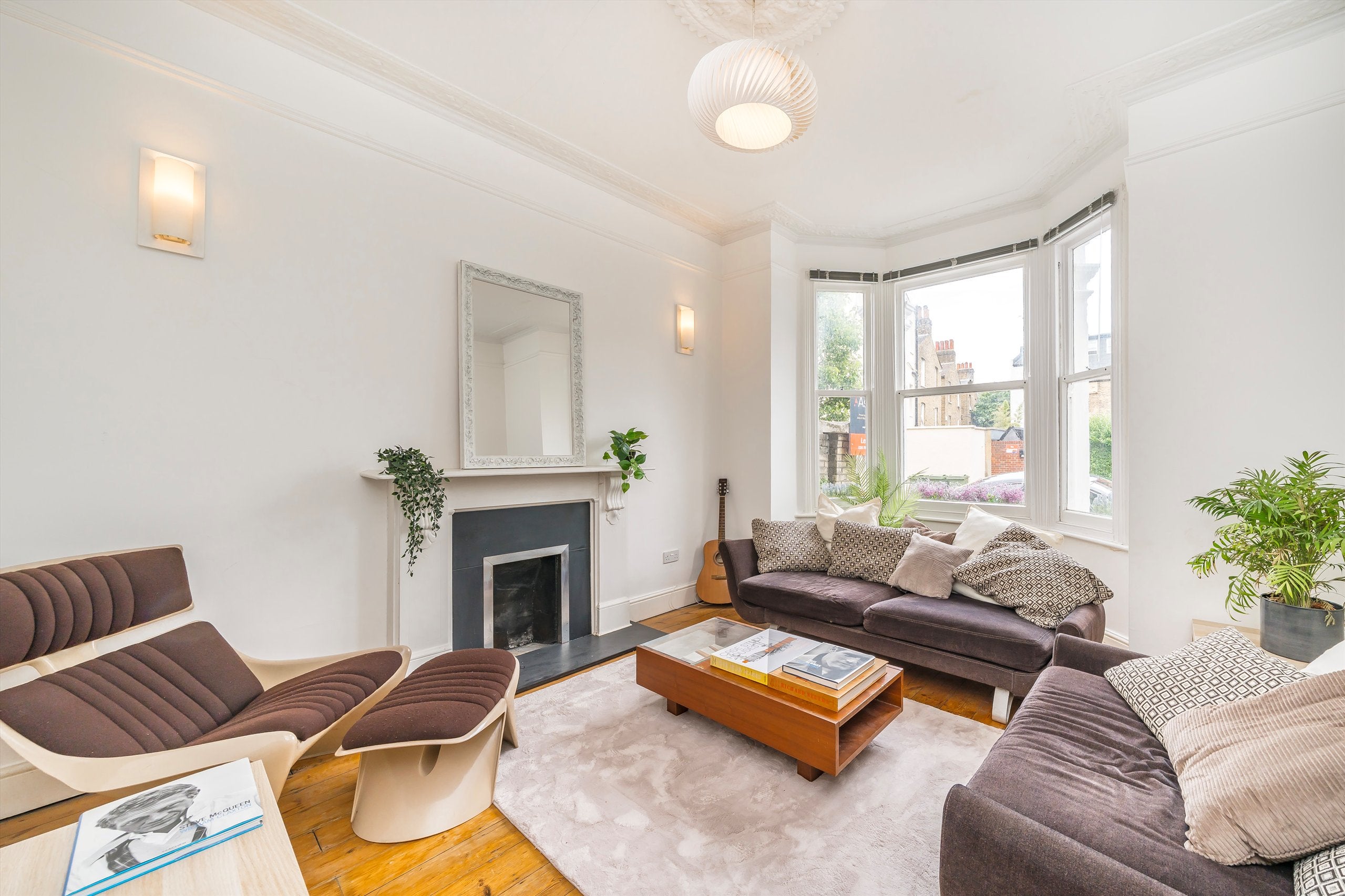 Flat Prideaux Road in Greater London