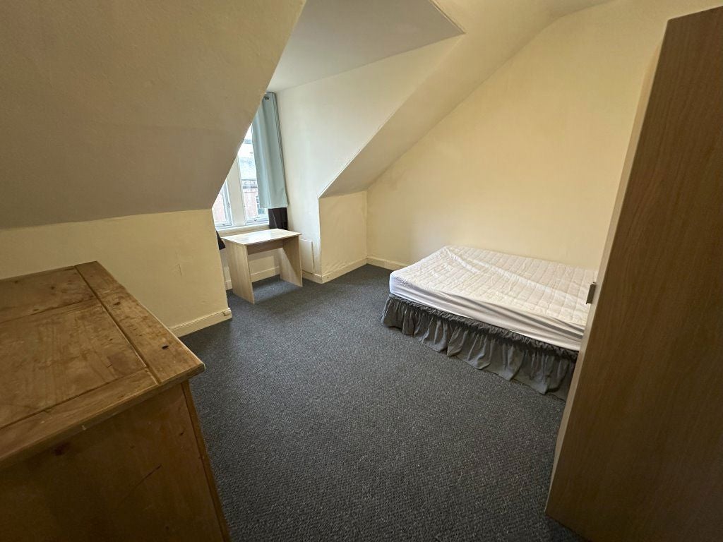 Flat Commercial Court in Dundee