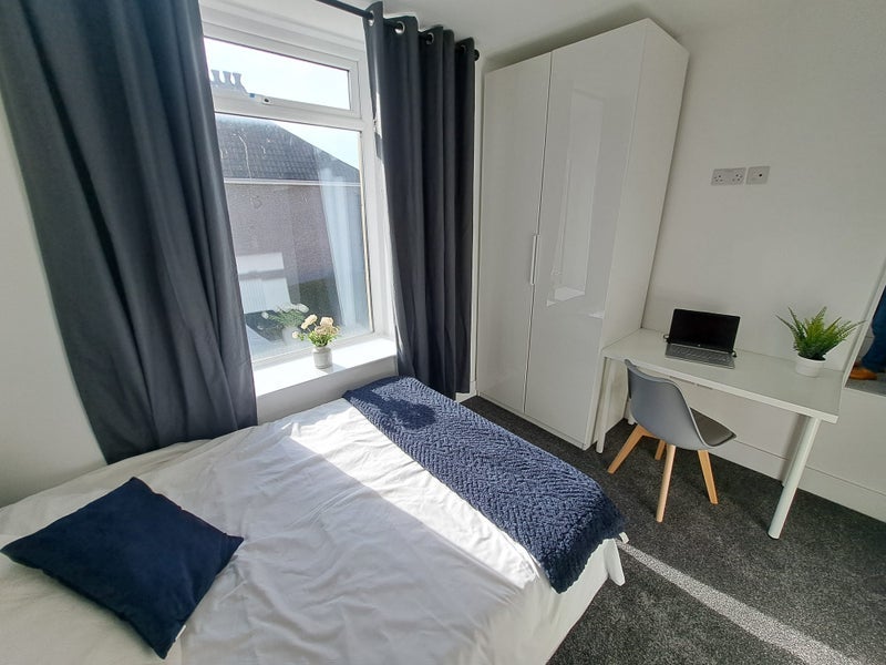 Room New Cheltenham Road in Bristol