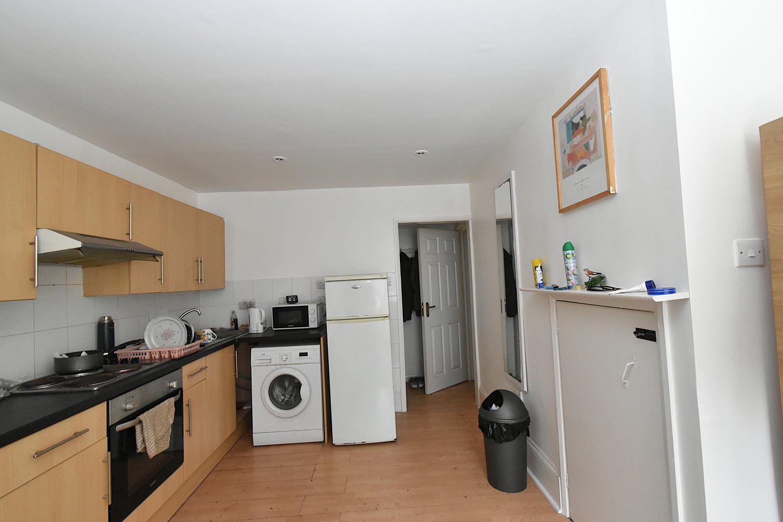 Flat Gowan Road in Greater London