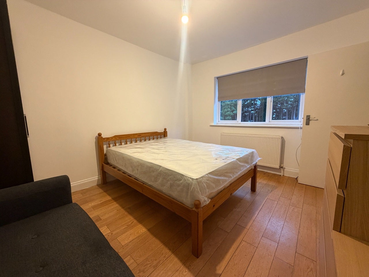 Flat Holders Hill Crescent in Greater London
