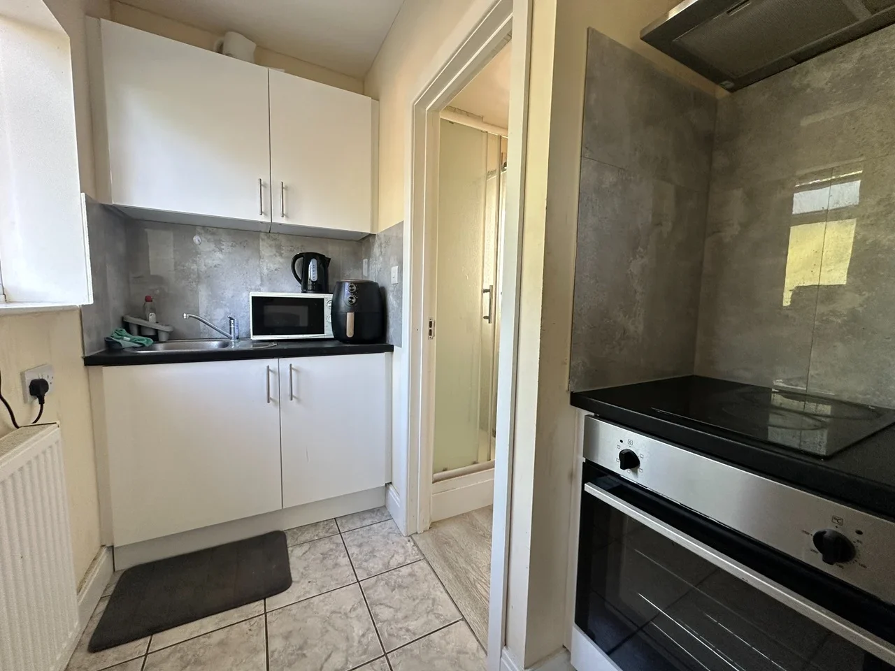 Flat Holders Hill Crescent in Greater London