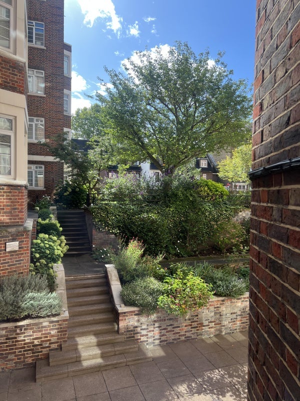 Room Logan Place in Greater London