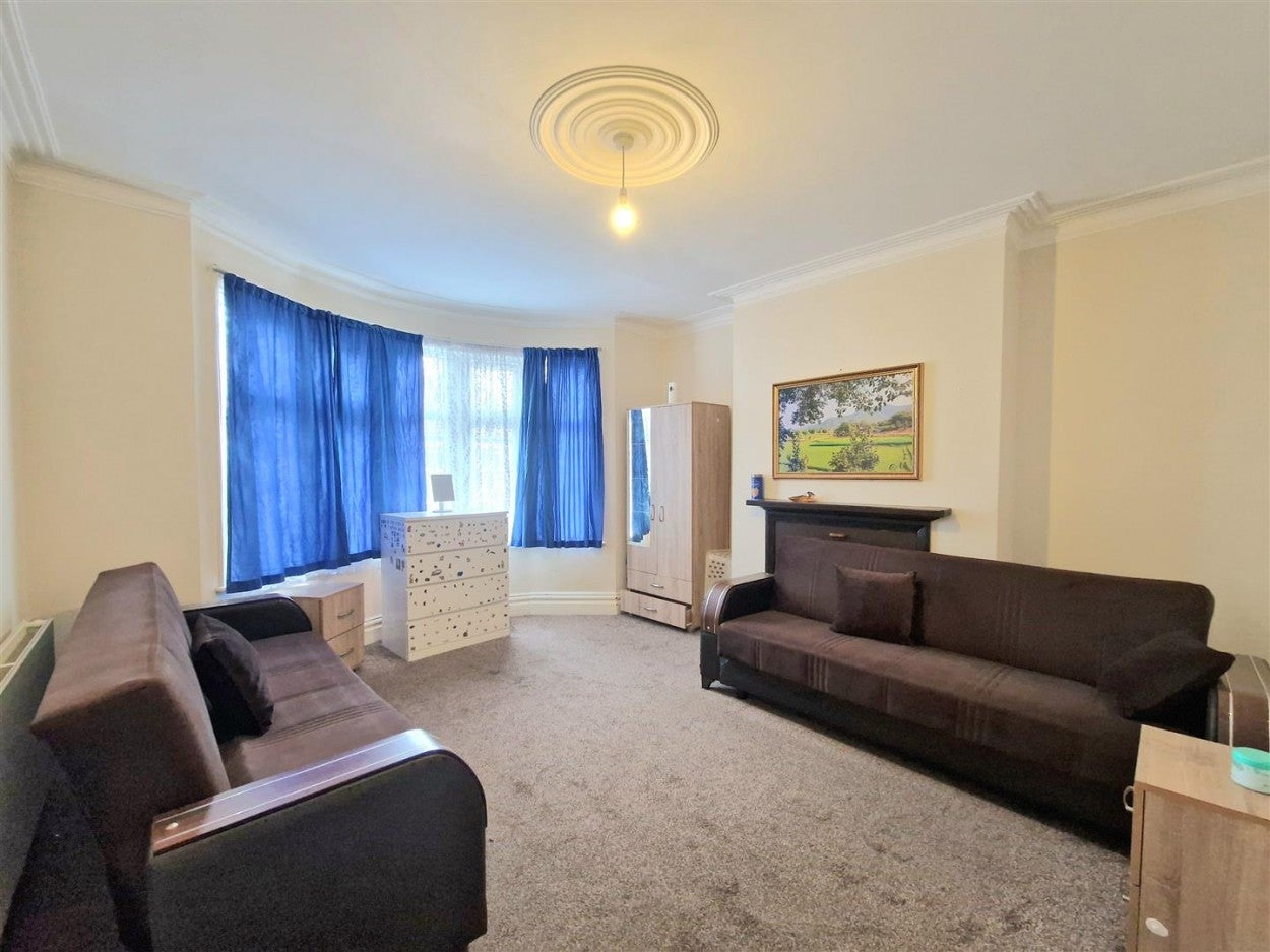 House Dagmar Avenue in Greater London