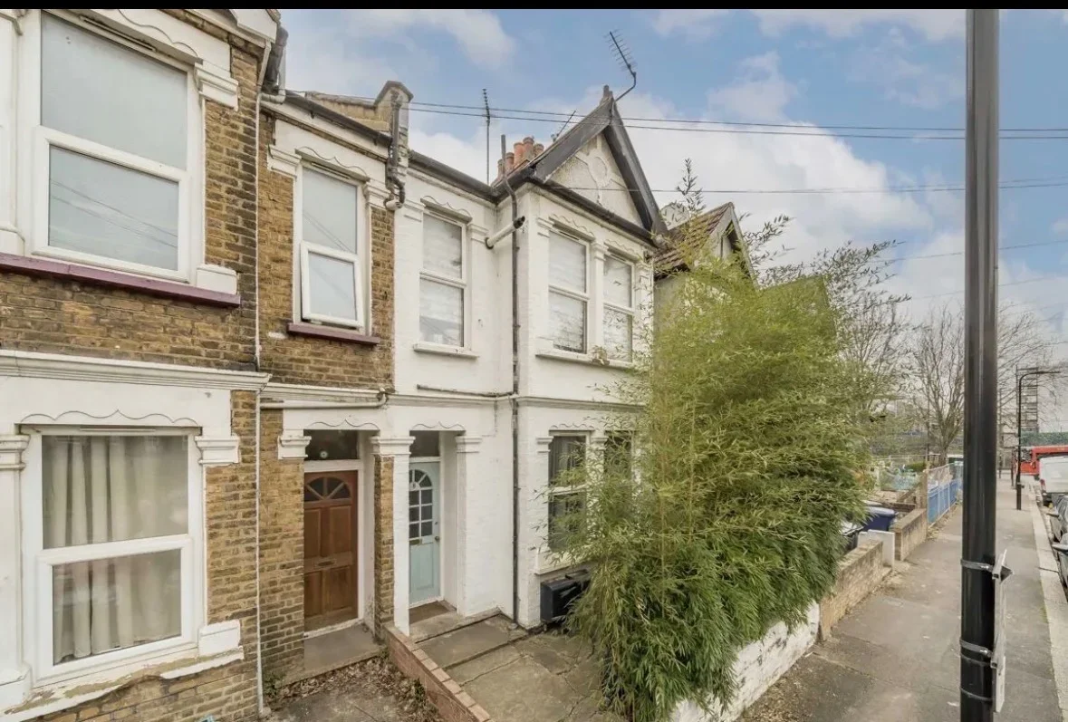 Flat Midland Terrace in Greater London