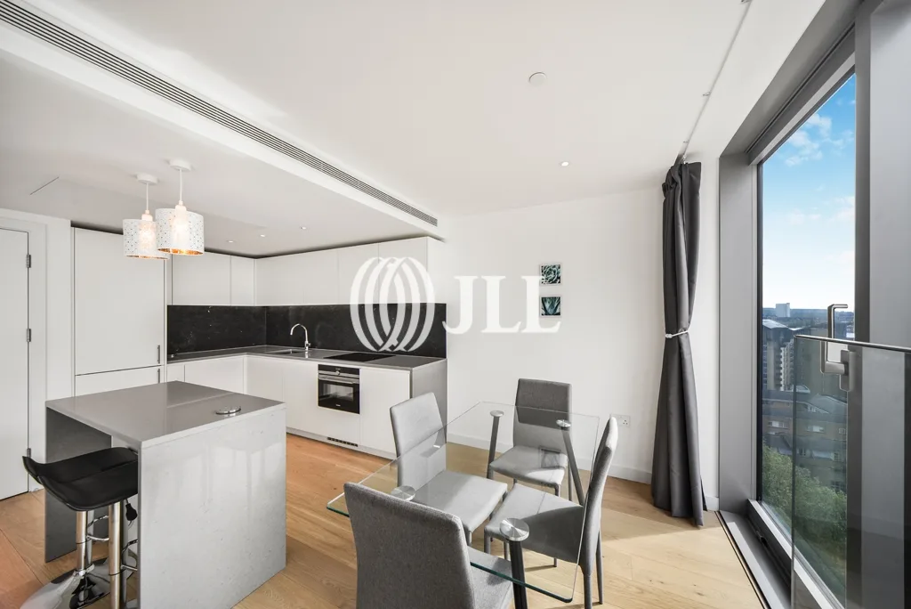 Flat South Quay Square in Greater London