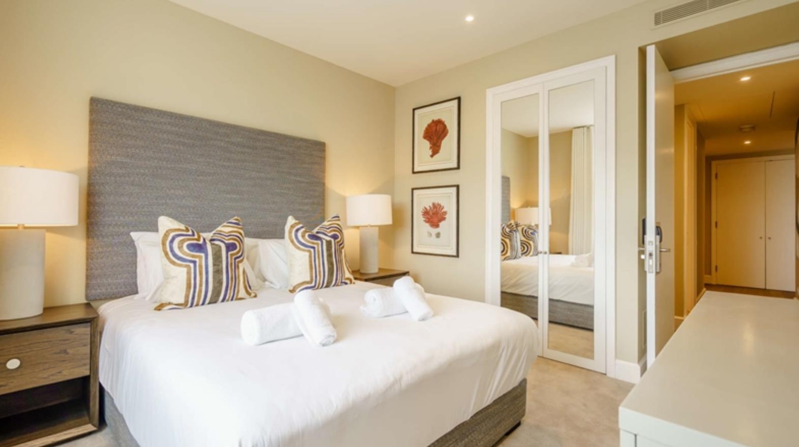 Flat Westferry Circus in Greater London
