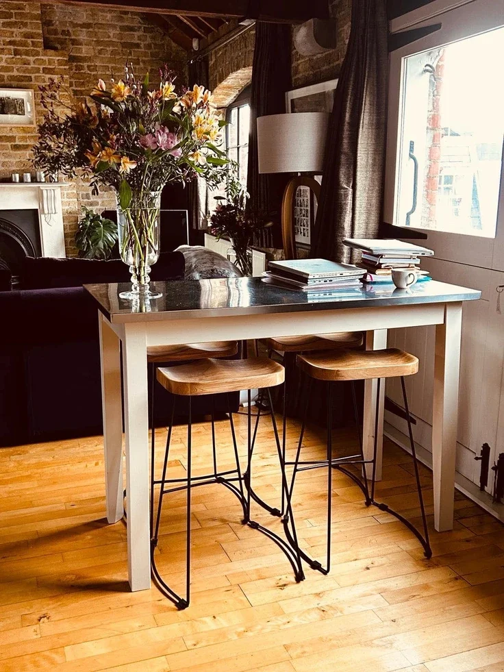 Flat Bermondsey Street in Greater London