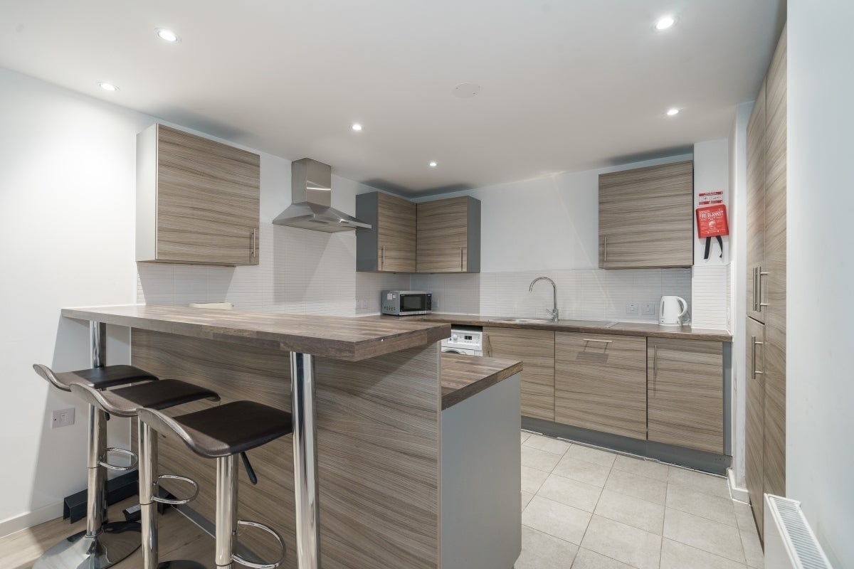 Flat Lakeside Way in Greater London