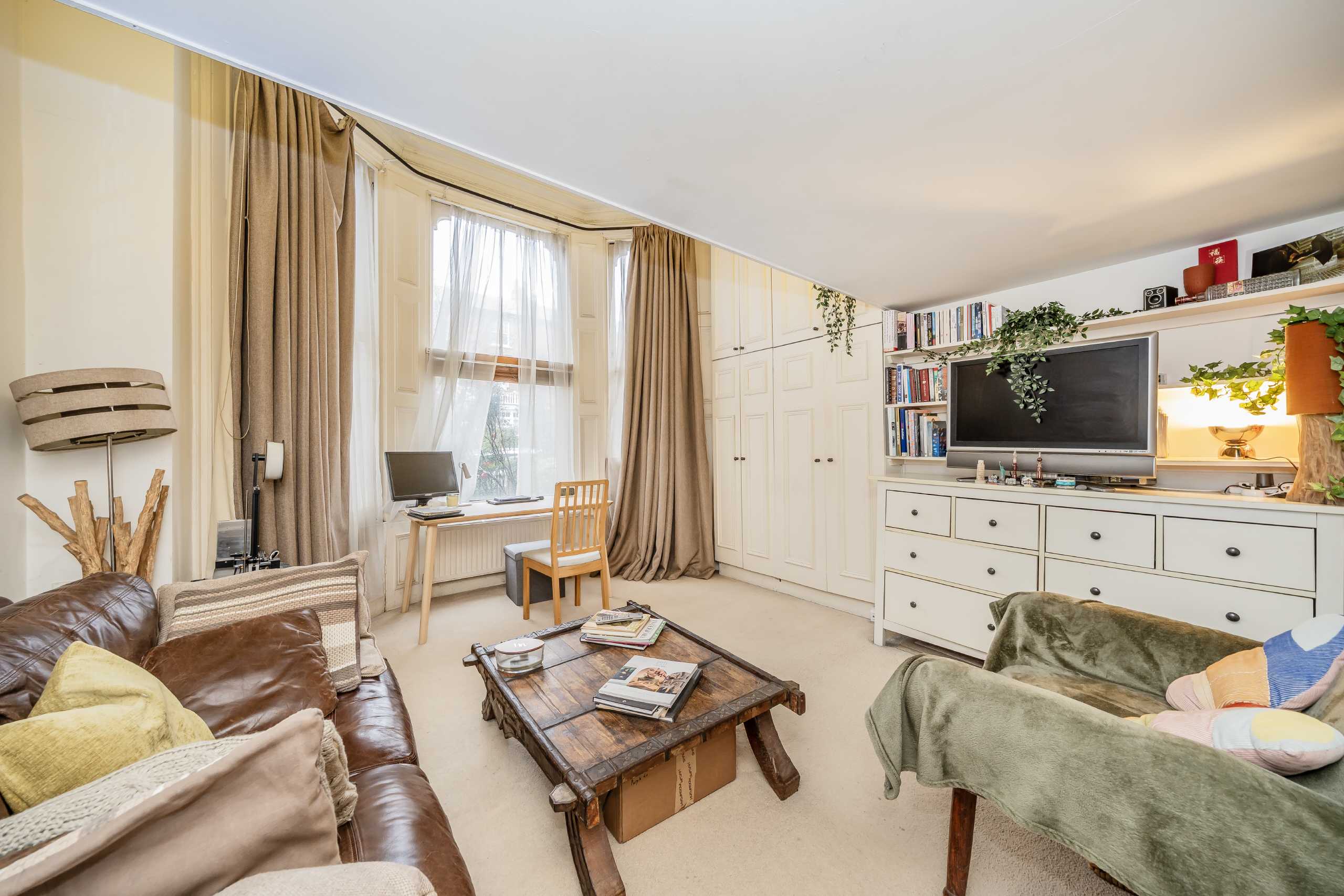Flat Oxford Gardens in Greater London
