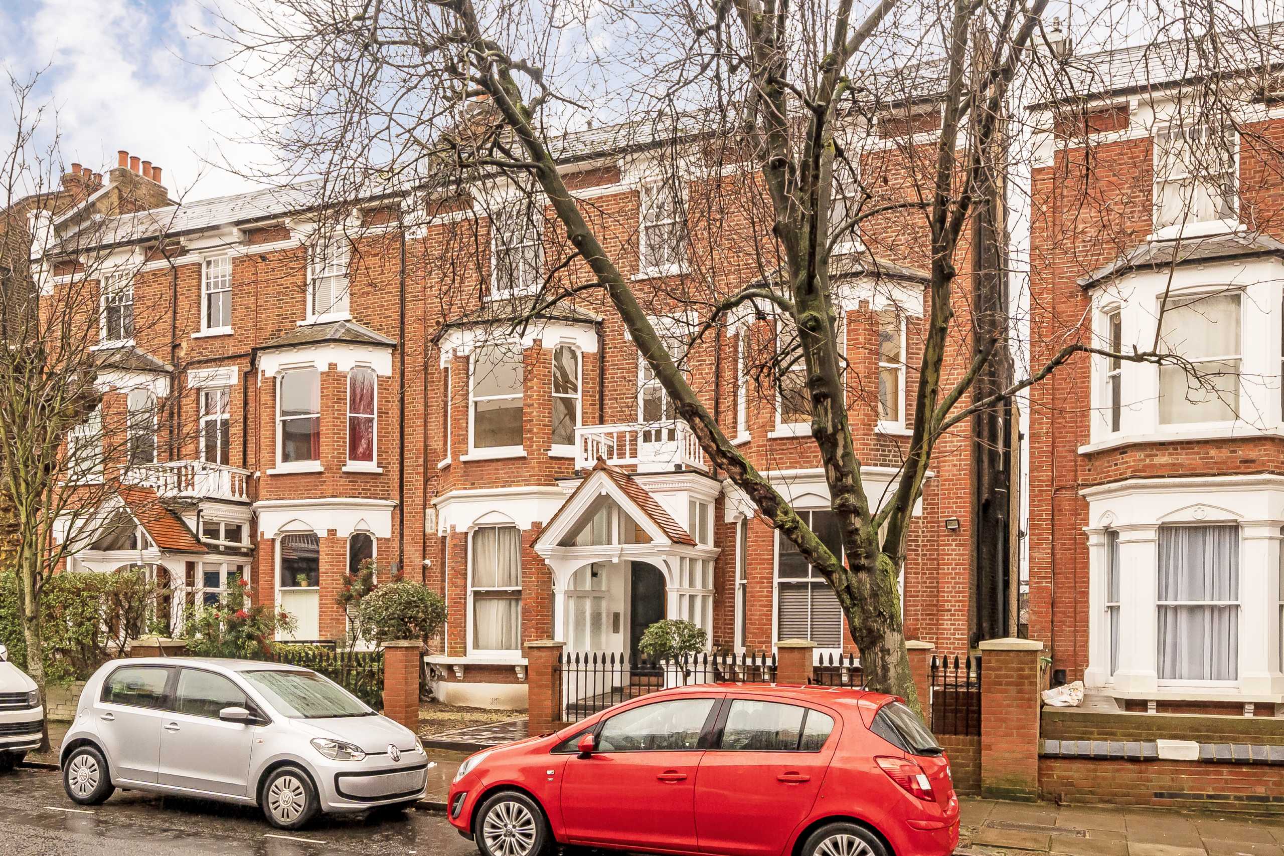 Flat Oxford Gardens in Greater London