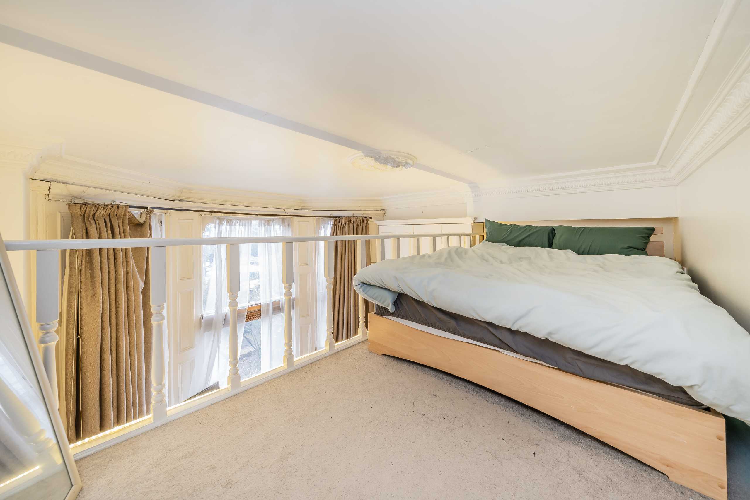 Flat Oxford Gardens in Greater London